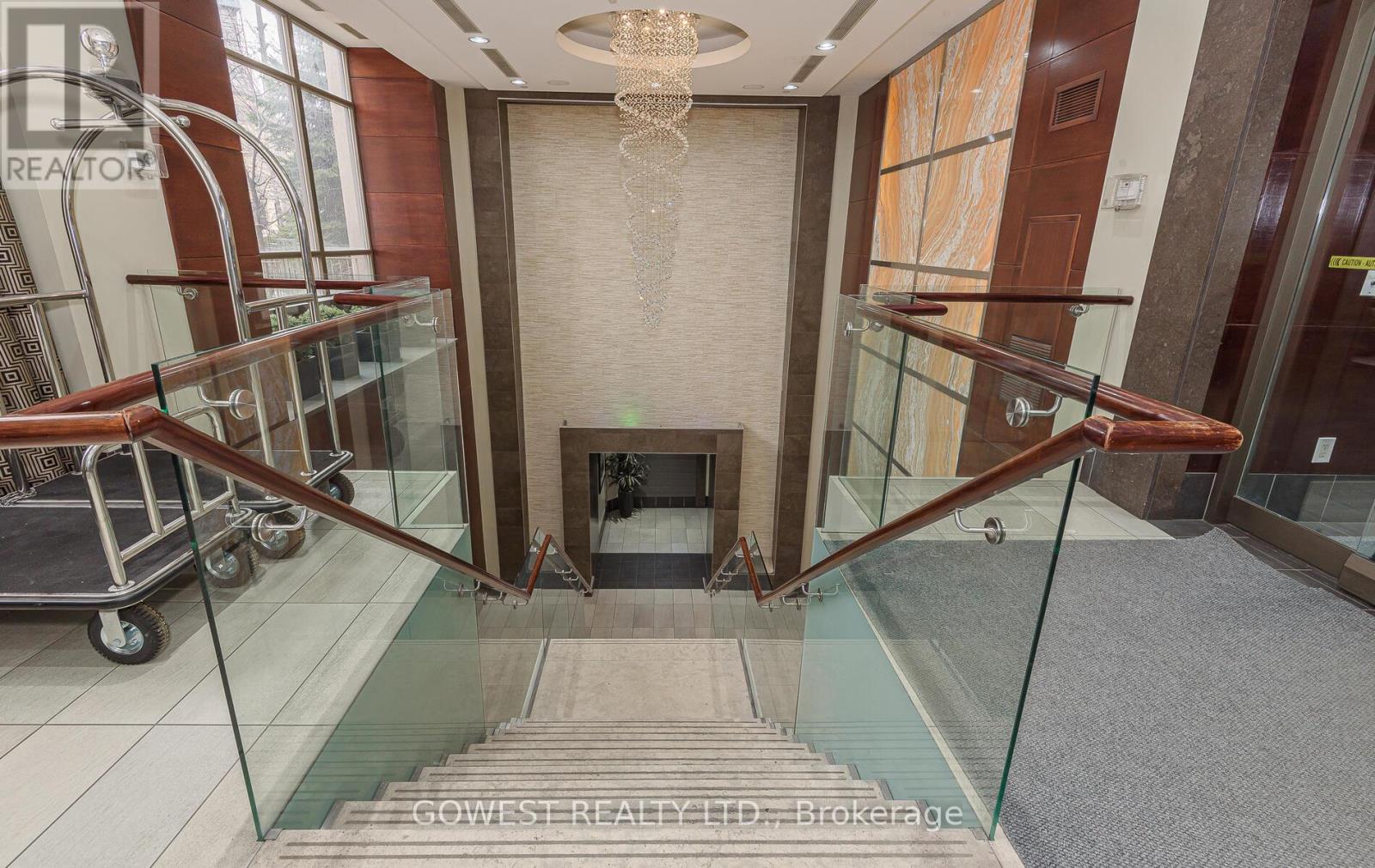 1610 - 310 Burnhamthorpe Road W, Mississauga, Ontario  L5B 4P9 - Photo 4 - W12950842