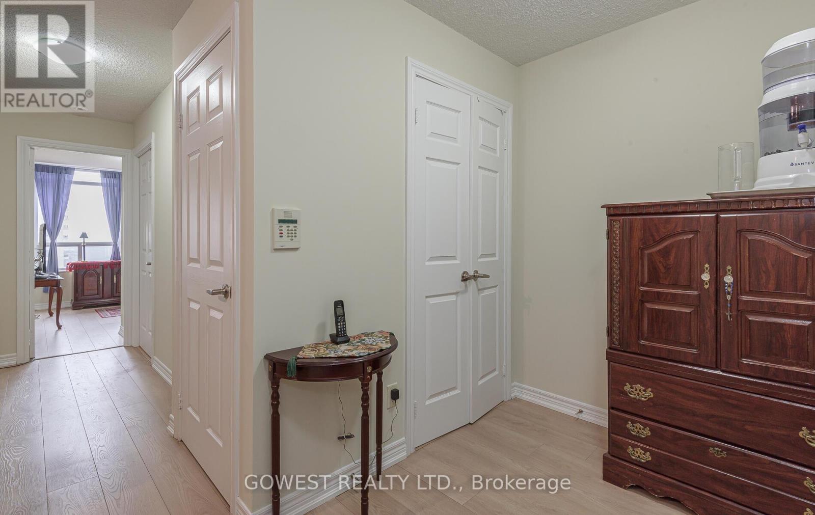 1610 - 310 Burnhamthorpe Road W, Mississauga, Ontario  L5B 4P9 - Photo 7 - W12950842