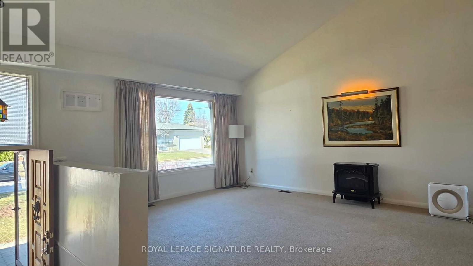 Mainfloor - 42 Jubilee Crescent, Toronto, Ontario  M9M 1L3 - Photo 12 - W12950844