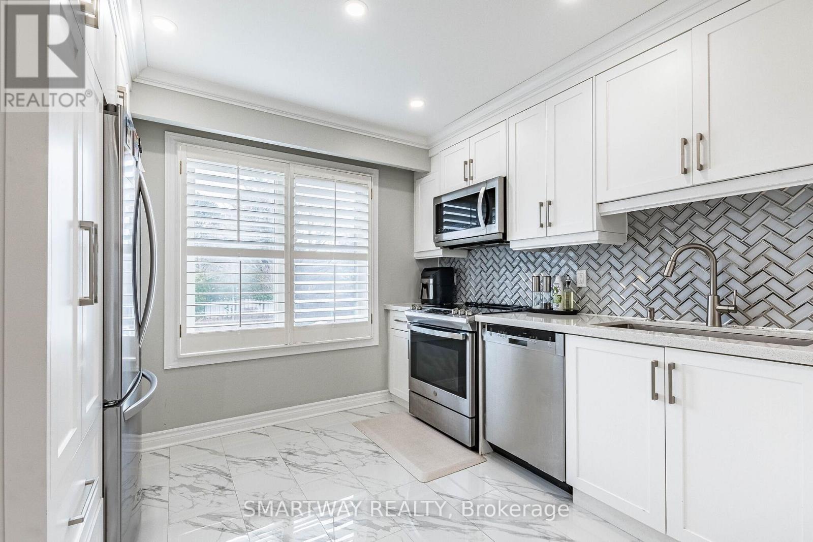 10 - 2445 Homelands Drive, Mississauga, Ontario  L5K 2C6 - Photo 10 - W12950854