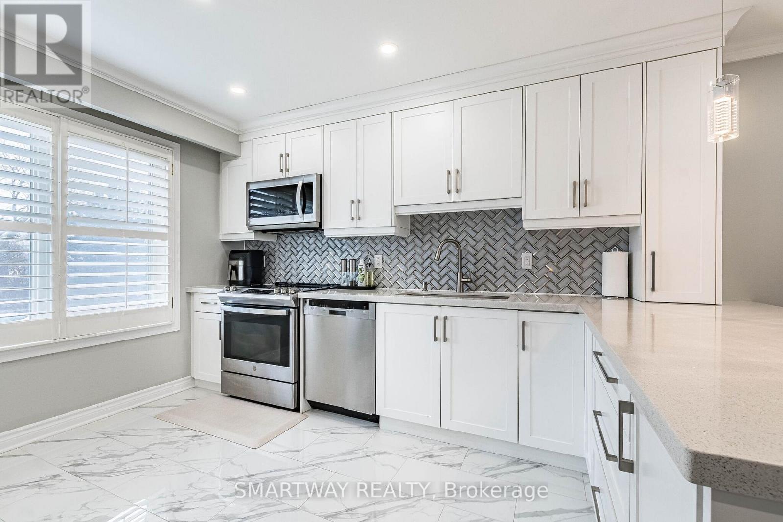 10 - 2445 Homelands Drive, Mississauga, Ontario  L5K 2C6 - Photo 11 - W12950854