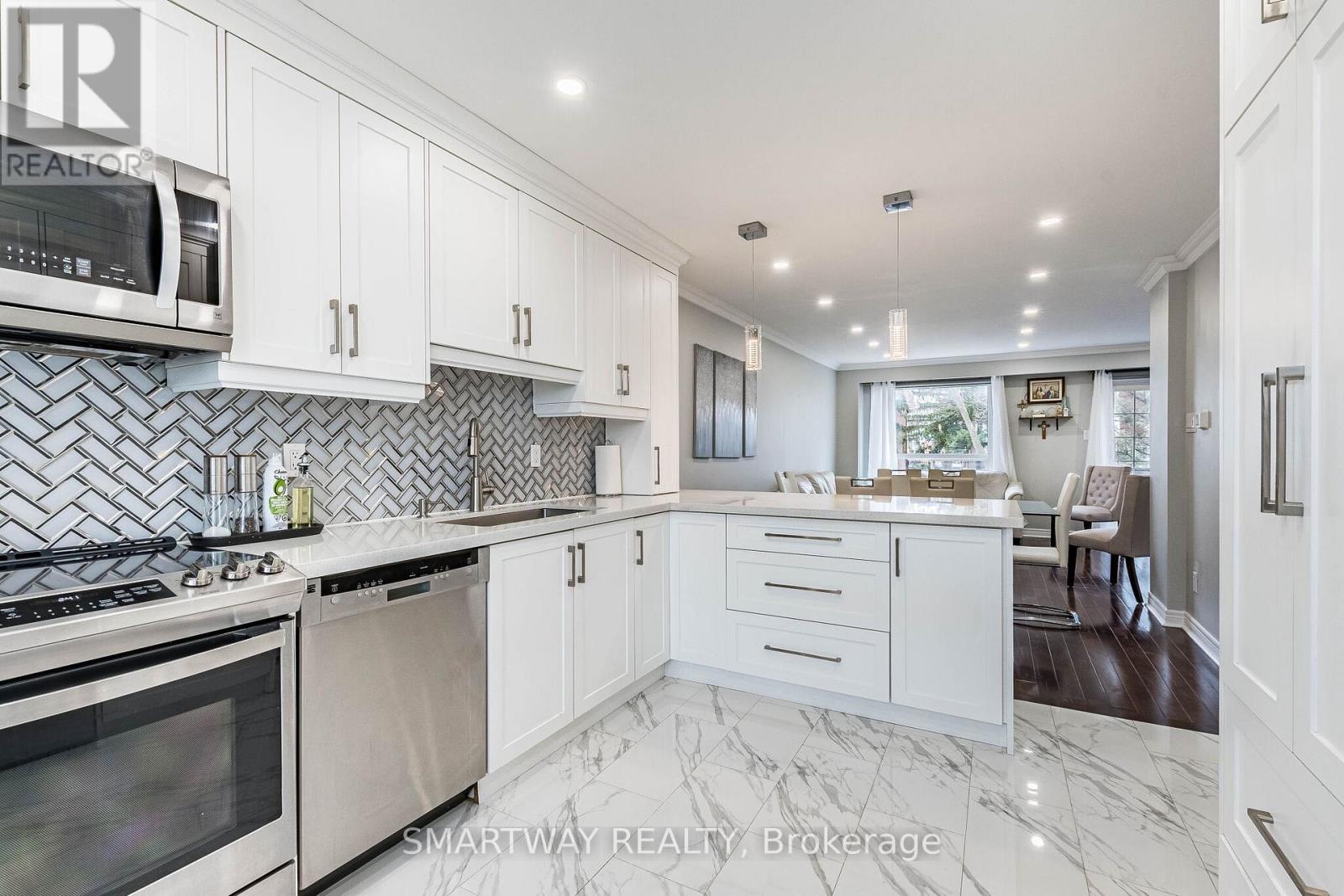 10 - 2445 Homelands Drive, Mississauga, Ontario  L5K 2C6 - Photo 13 - W12950854