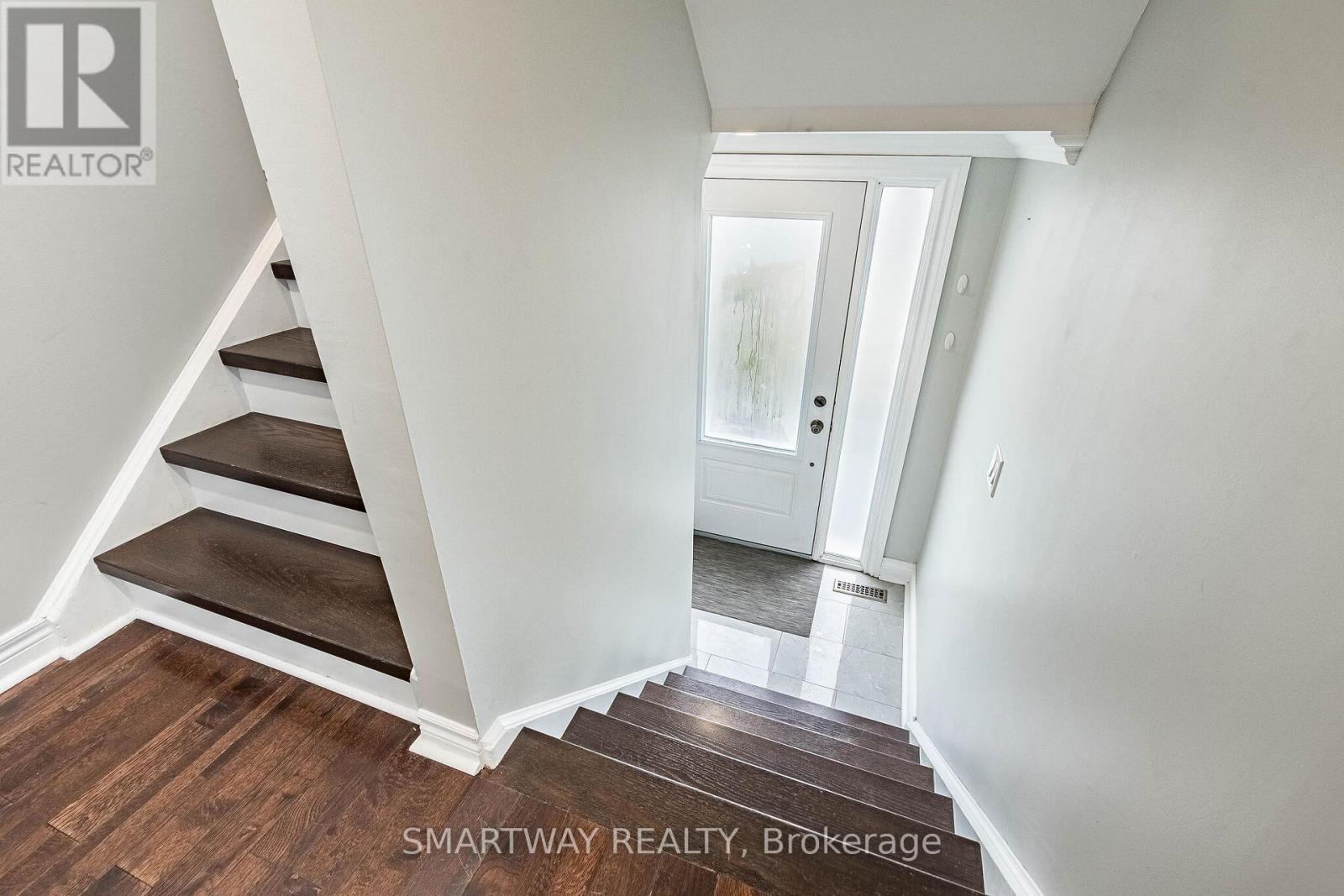 10 - 2445 Homelands Drive, Mississauga, Ontario  L5K 2C6 - Photo 6 - W12950854