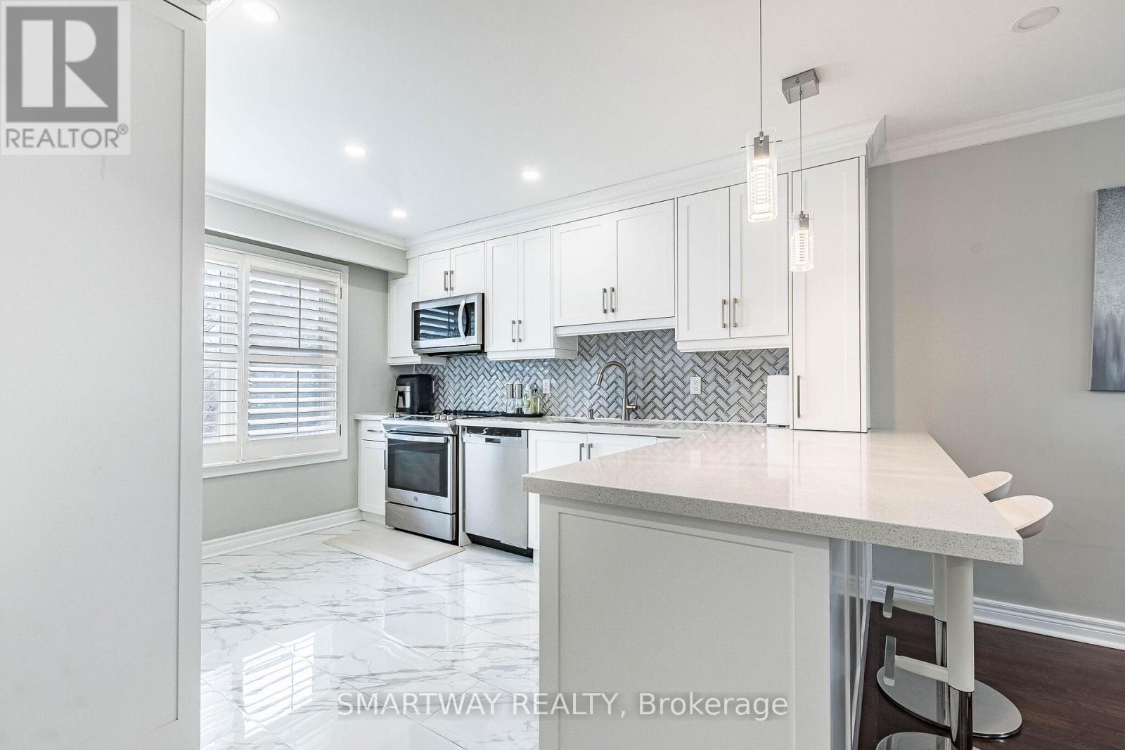 10 - 2445 Homelands Drive, Mississauga, Ontario  L5K 2C6 - Photo 8 - W12950854