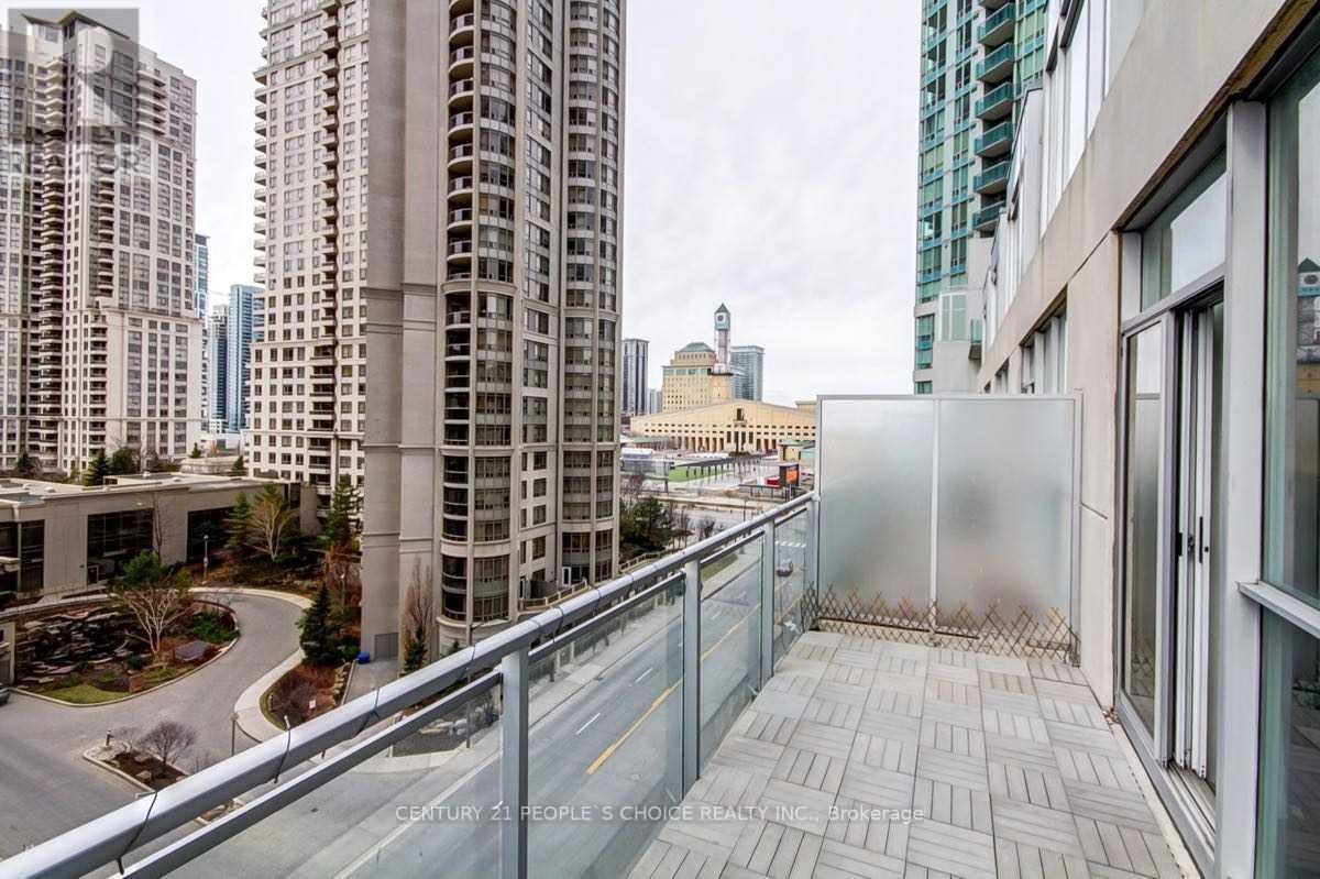 703 - 225 Webb Drive, Mississauga, Ontario  L5B 4P2 - Photo 2 - W12950878