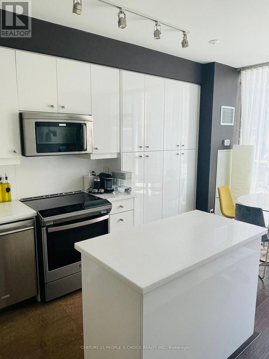 703 - 225 Webb Drive, Mississauga, Ontario  L5B 4P2 - Photo 3 - W12950878