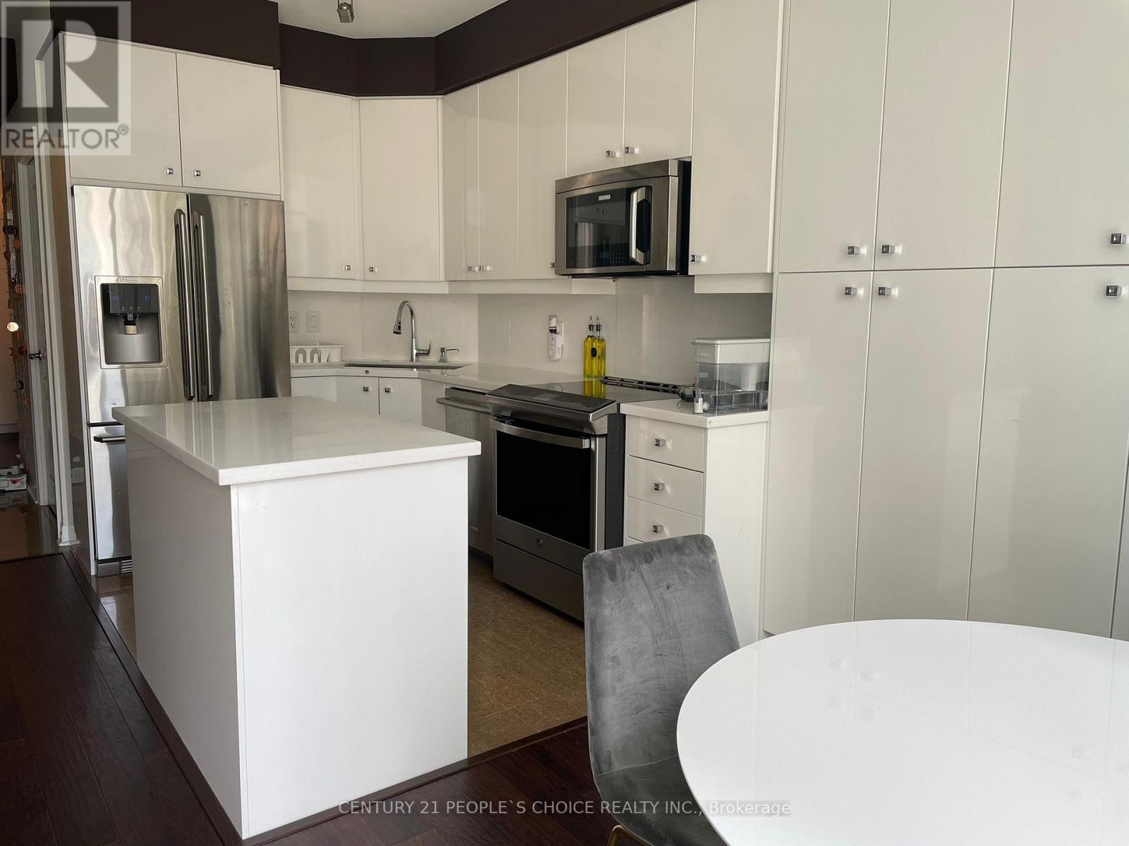 703 - 225 Webb Drive, Mississauga, Ontario  L5B 4P2 - Photo 4 - W12950878