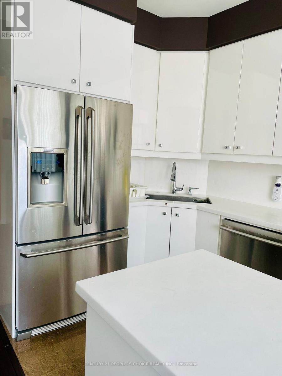 703 - 225 Webb Drive, Mississauga, Ontario  L5B 4P2 - Photo 5 - W12950878