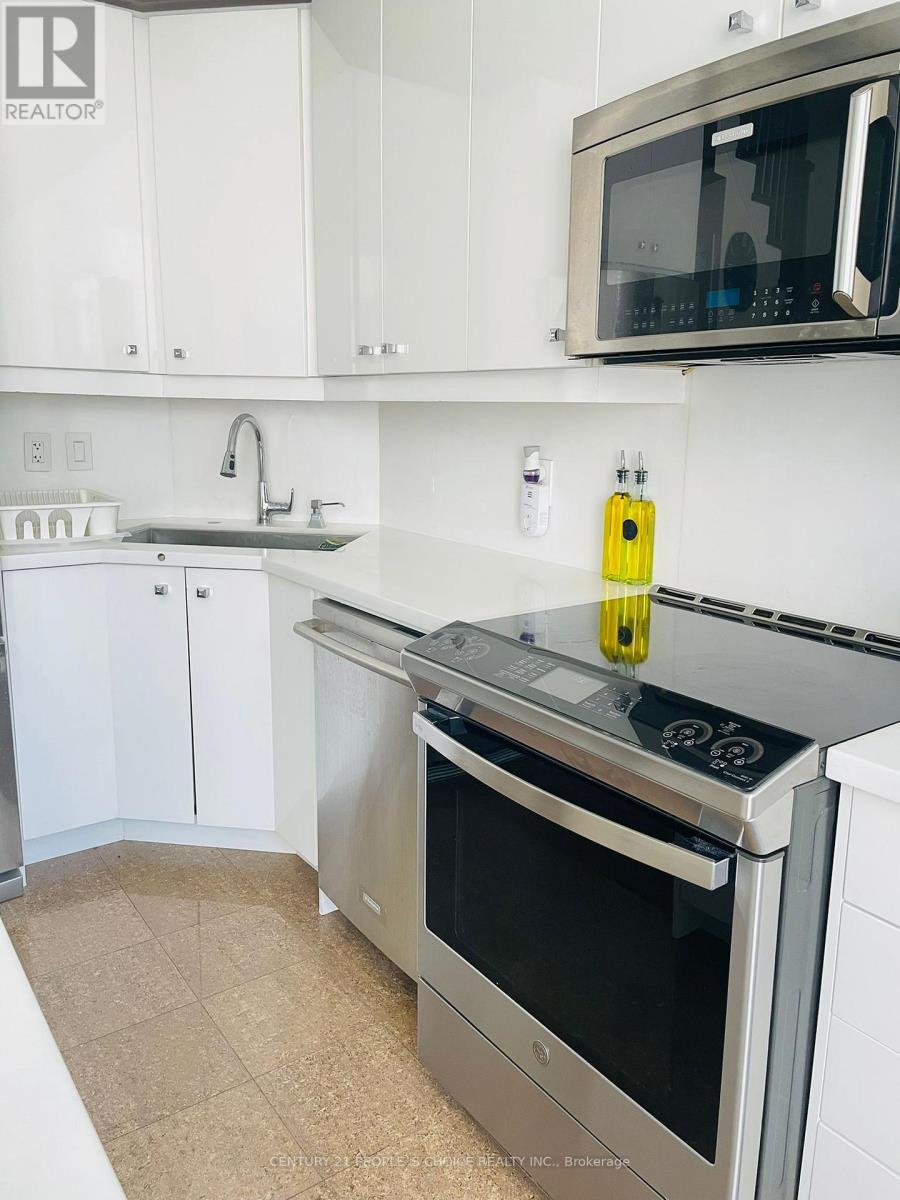 703 - 225 Webb Drive, Mississauga, Ontario  L5B 4P2 - Photo 6 - W12950878