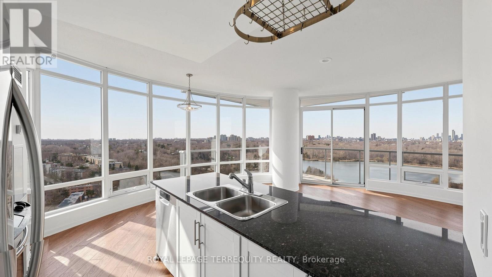 2205 - 15 Windermere Avenue, Toronto, Ontario  M6S 5A2 - Photo 2 - W12950880