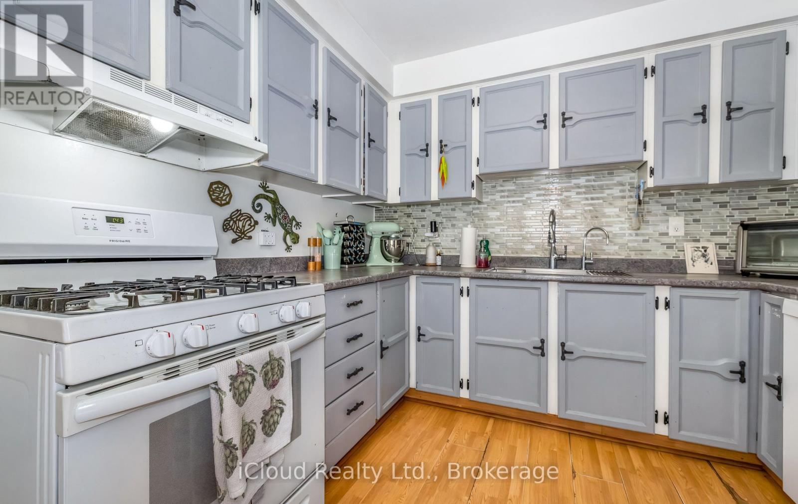 595 Clover Park Crescent, Milton, Ontario  L9T 4T7 - Photo 9 - W12950882