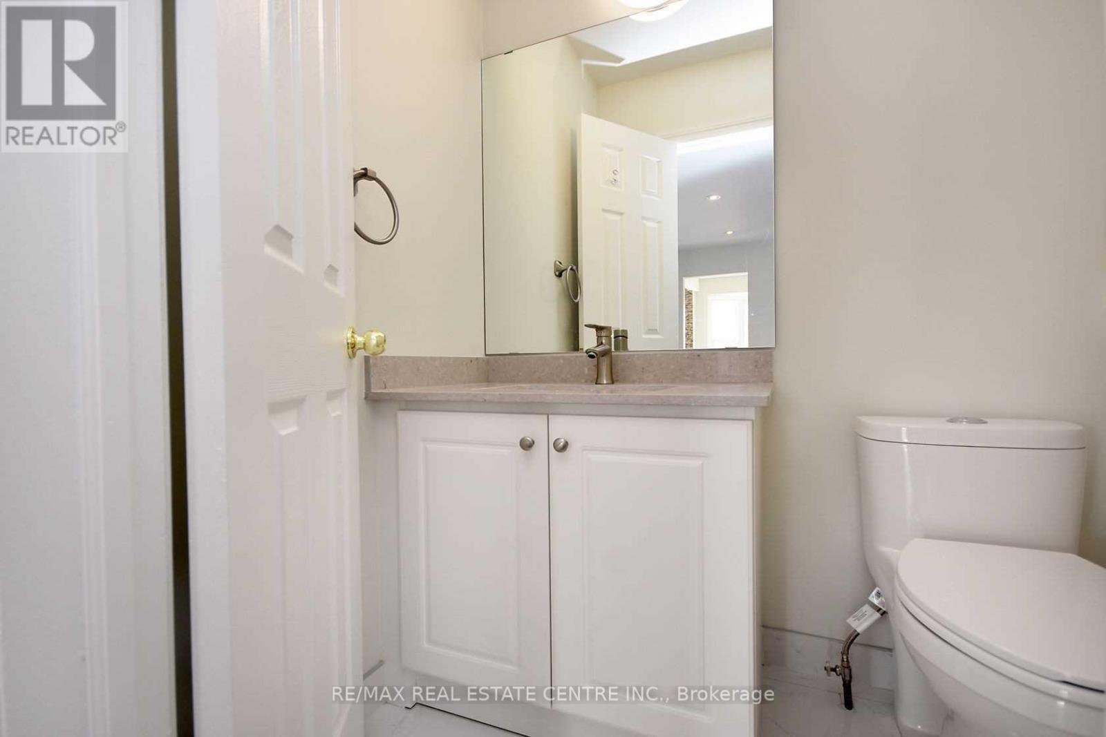 1124 Shagbark Crescent, Mississauga, Ontario  L5C 3N7 - Photo 16 - W12950896