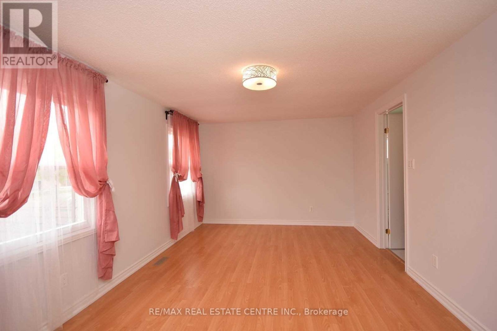 1124 Shagbark Crescent, Mississauga, Ontario  L5C 3N7 - Photo 18 - W12950896