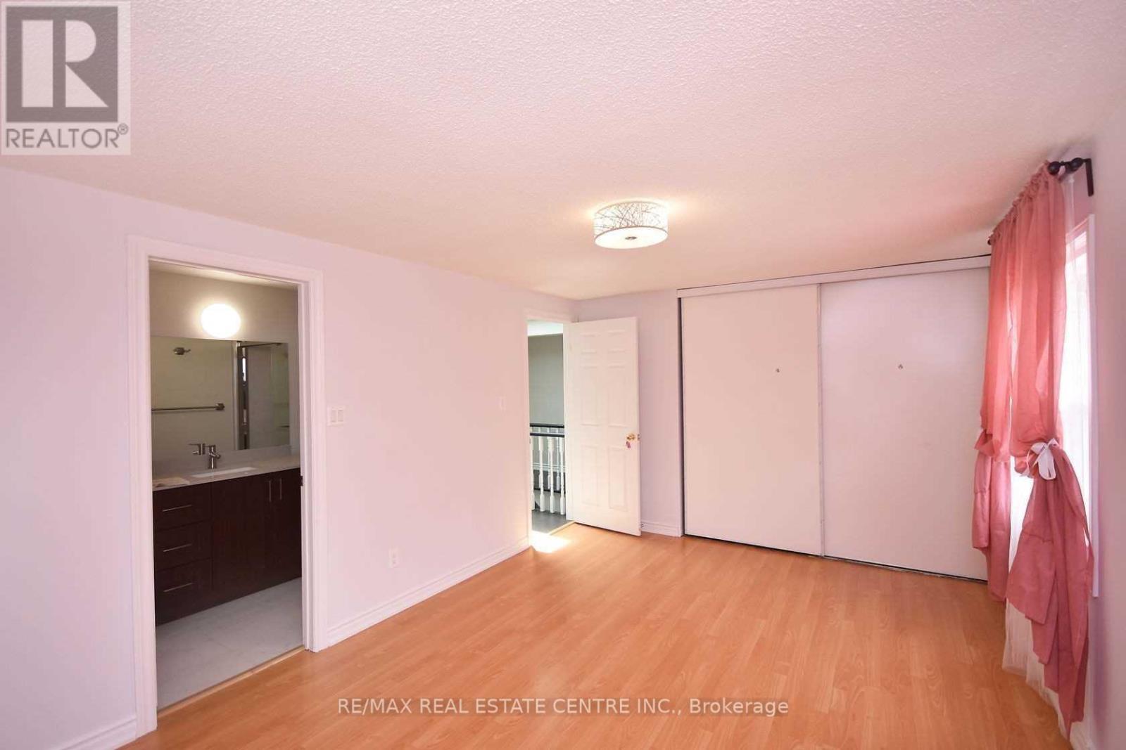 1124 Shagbark Crescent, Mississauga, Ontario  L5C 3N7 - Photo 19 - W12950896