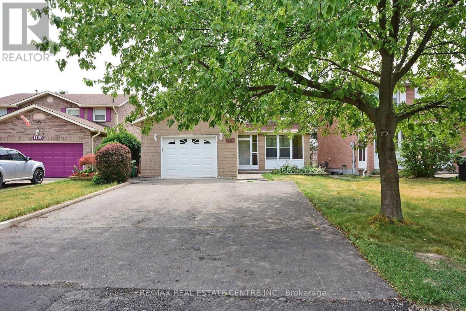 1124 Shagbark Crescent, Mississauga, Ontario  L5C 3N7 - Photo 2 - W12950896