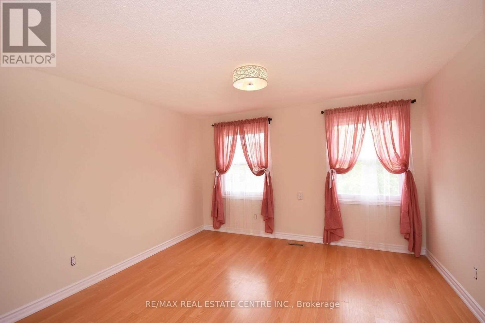 1124 Shagbark Crescent, Mississauga, Ontario  L5C 3N7 - Photo 20 - W12950896