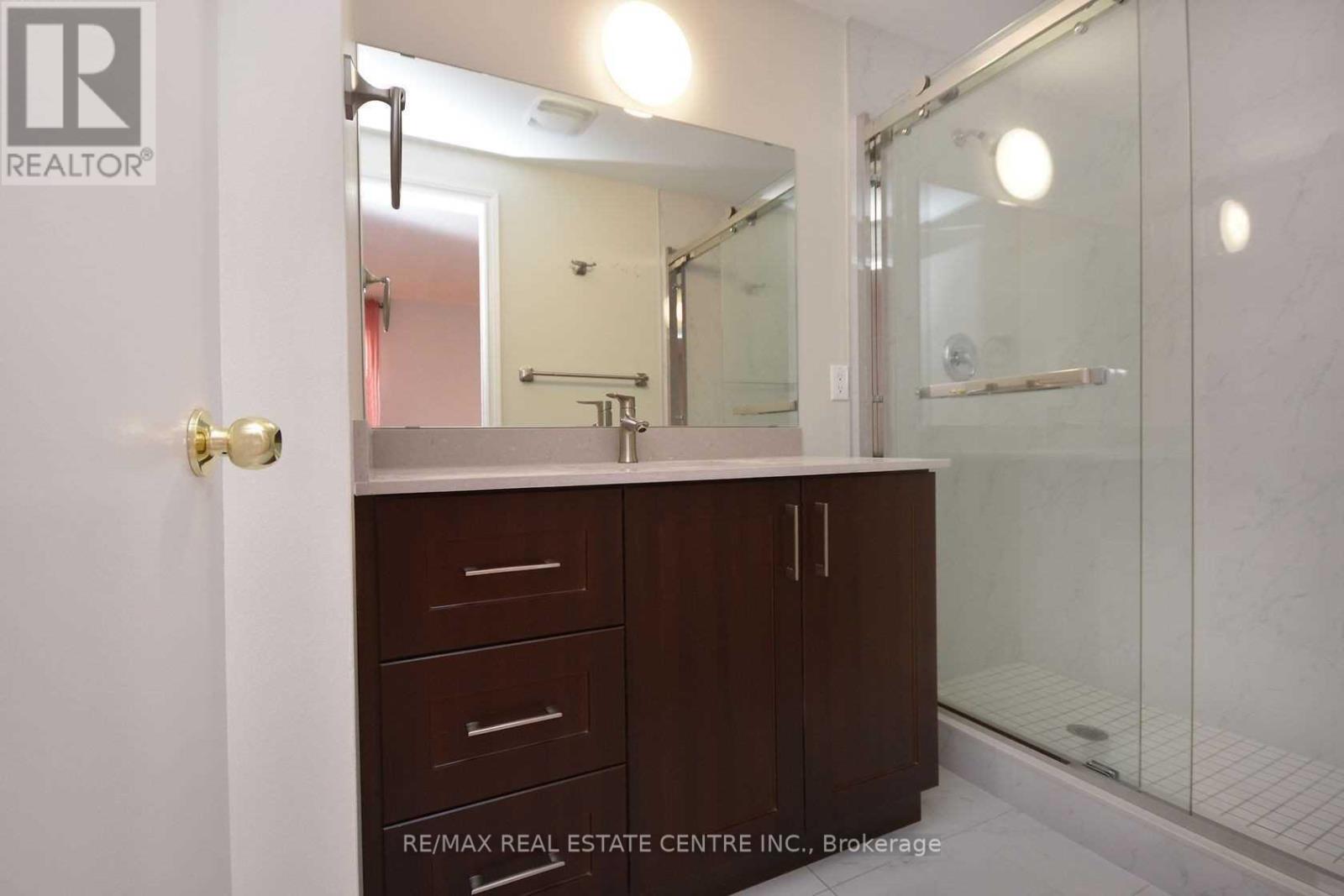 1124 Shagbark Crescent, Mississauga, Ontario  L5C 3N7 - Photo 21 - W12950896