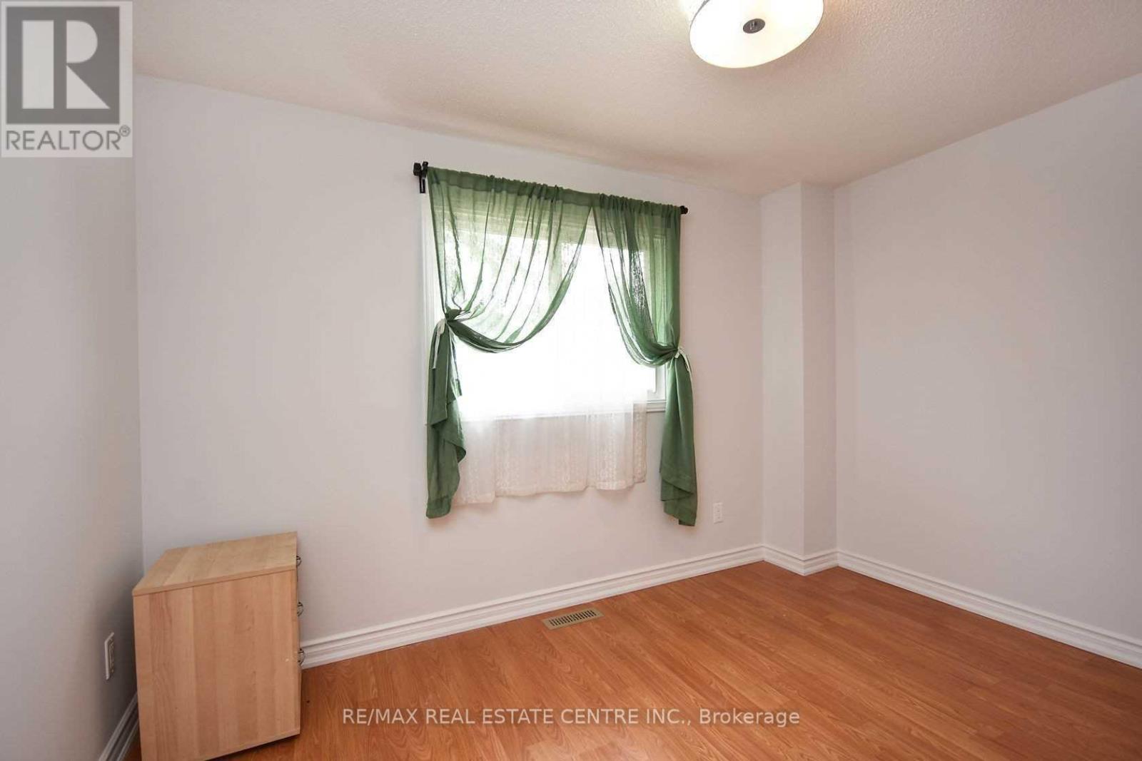 1124 Shagbark Crescent, Mississauga, Ontario  L5C 3N7 - Photo 23 - W12950896