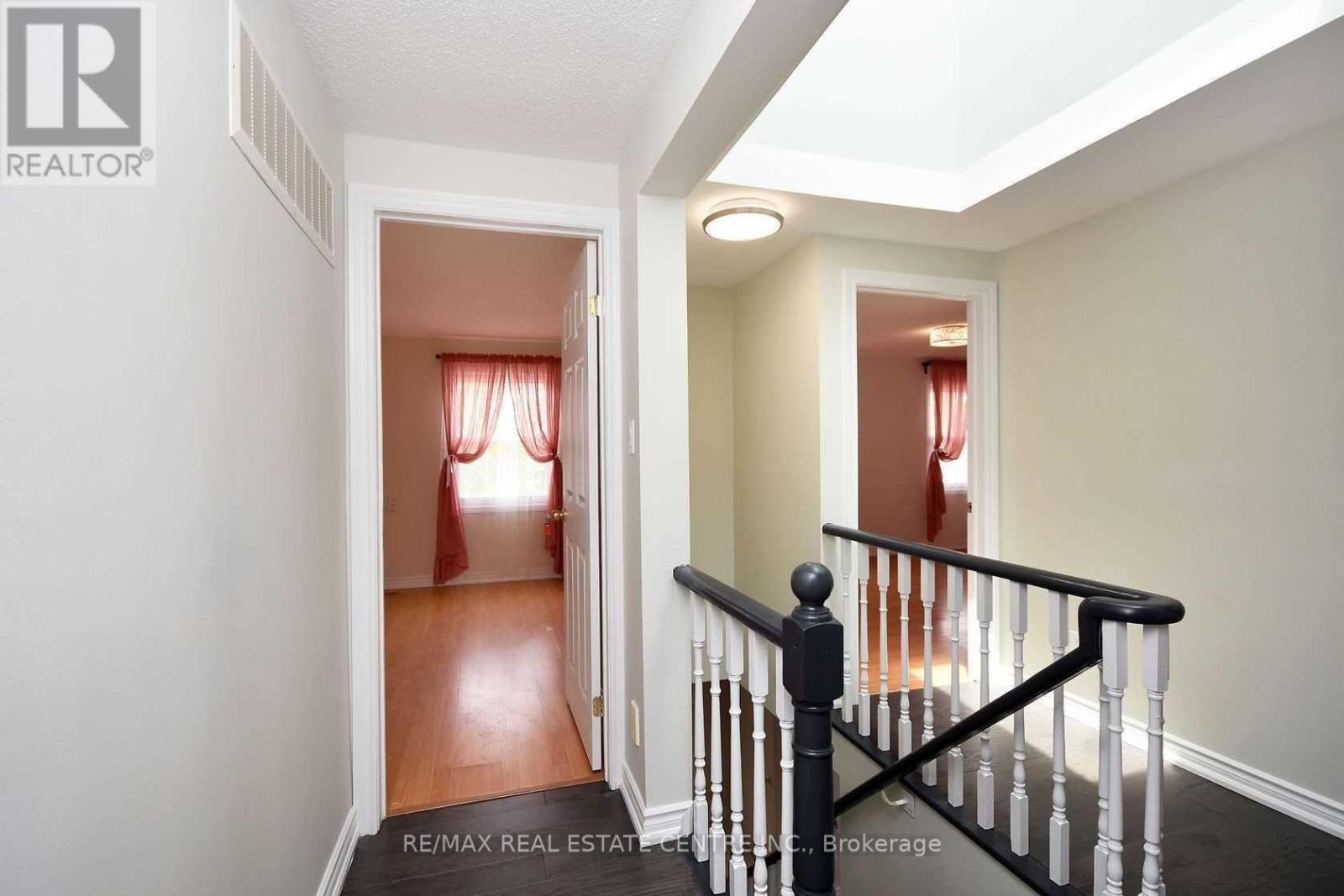 1124 Shagbark Crescent, Mississauga, Ontario  L5C 3N7 - Photo 27 - W12950896