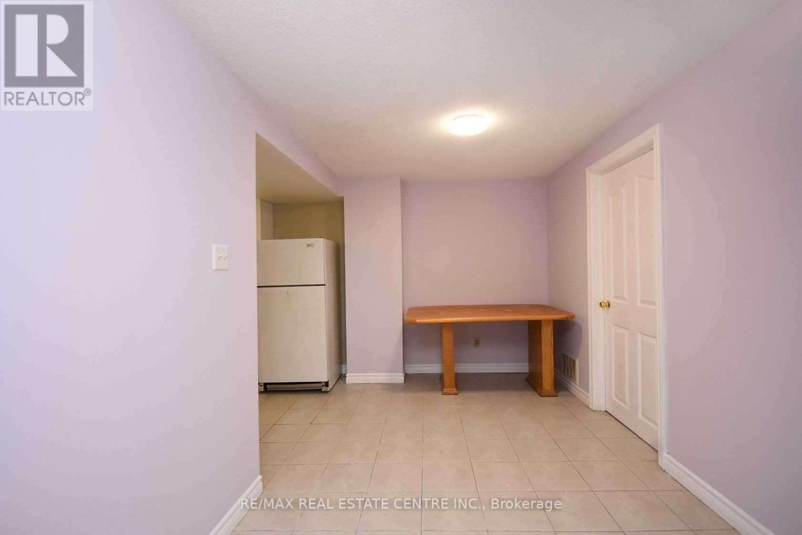 1124 Shagbark Crescent, Mississauga, Ontario  L5C 3N7 - Photo 28 - W12950896