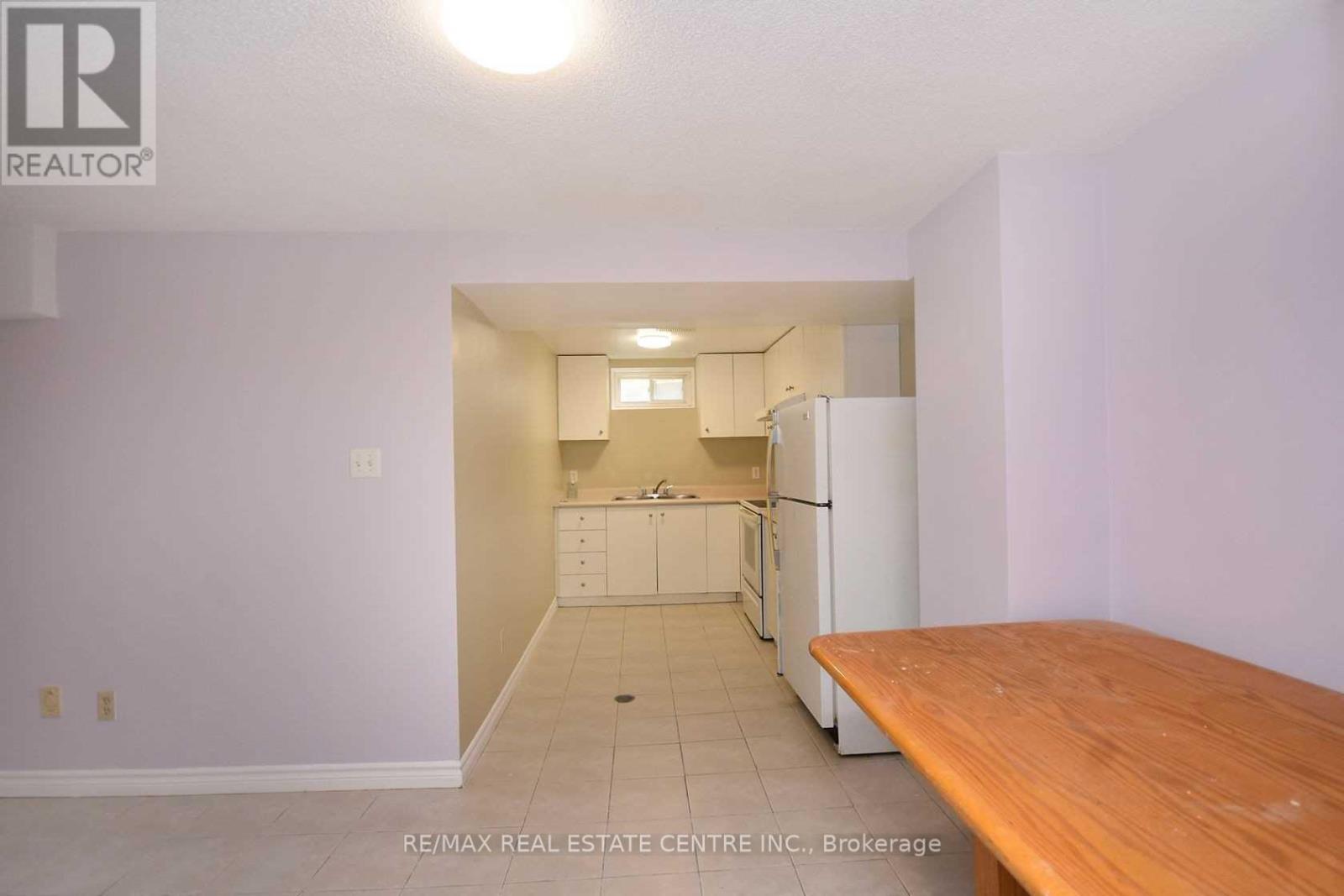 1124 Shagbark Crescent, Mississauga, Ontario  L5C 3N7 - Photo 29 - W12950896