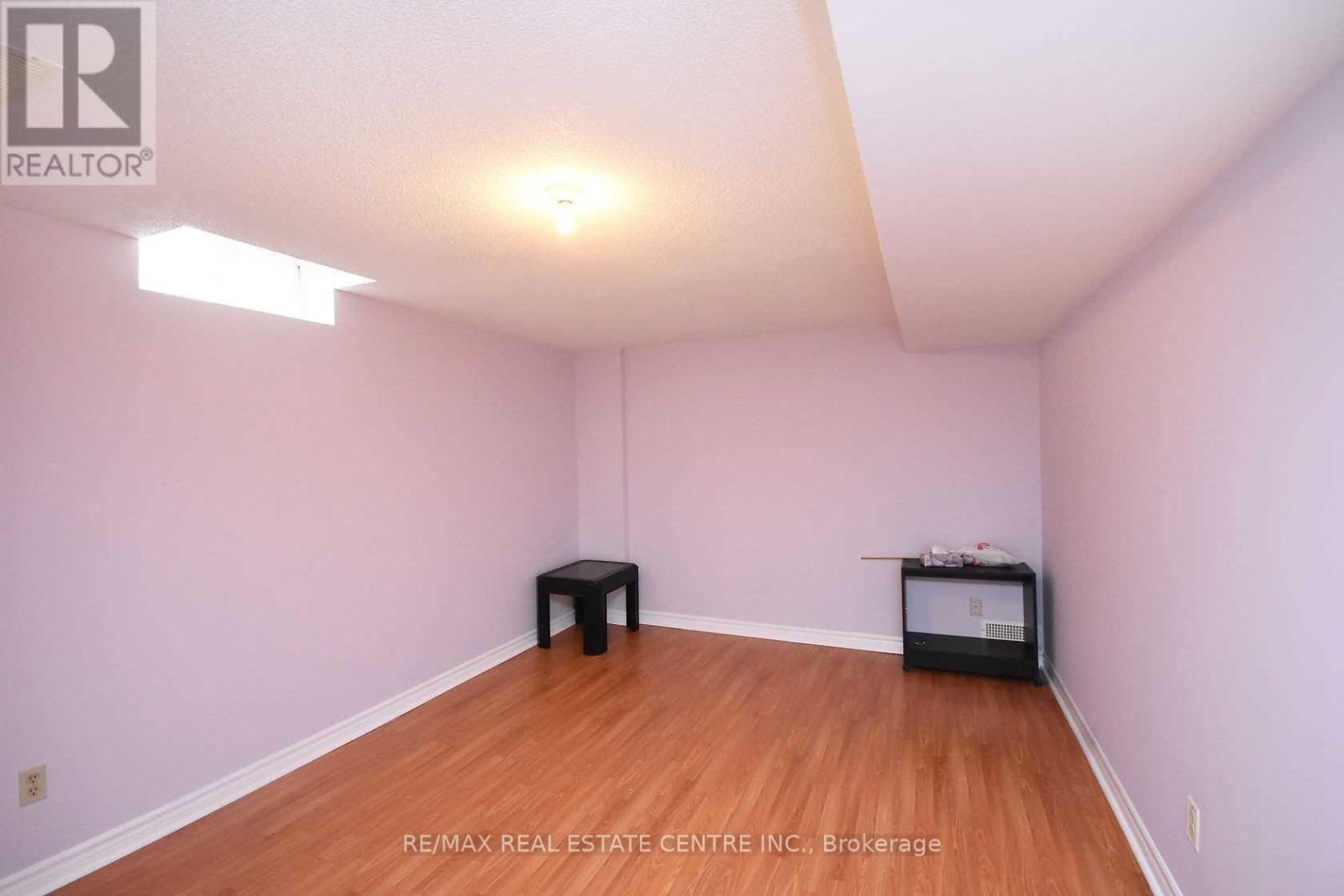 1124 Shagbark Crescent, Mississauga, Ontario  L5C 3N7 - Photo 33 - W12950896