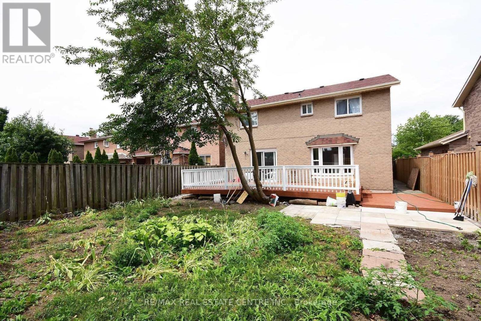 1124 Shagbark Crescent, Mississauga, Ontario  L5C 3N7 - Photo 35 - W12950896