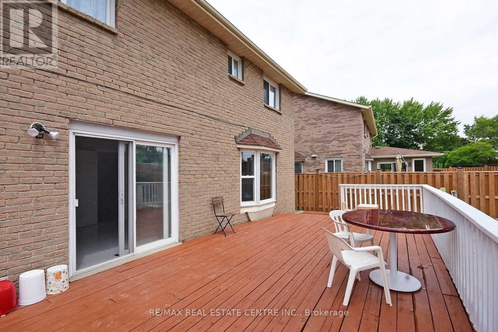 1124 Shagbark Crescent, Mississauga, Ontario  L5C 3N7 - Photo 39 - W12950896