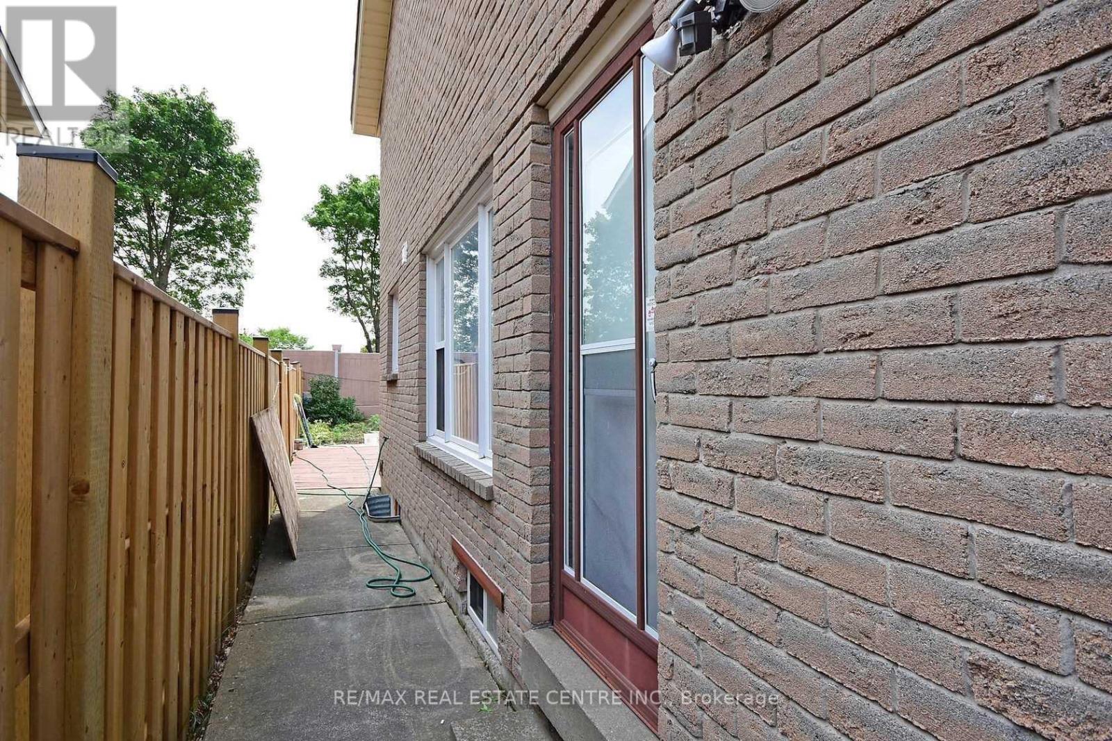 1124 Shagbark Crescent, Mississauga, Ontario  L5C 3N7 - Photo 40 - W12950896