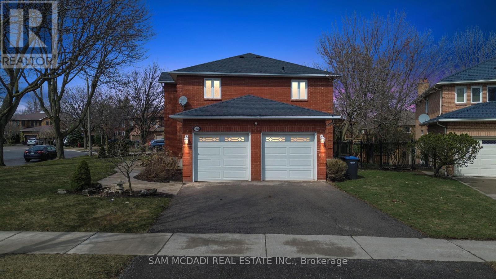 4025 Rolling Valley Drive, Mississauga, Ontario  L5L 5P3 - Photo 2 - W12950924