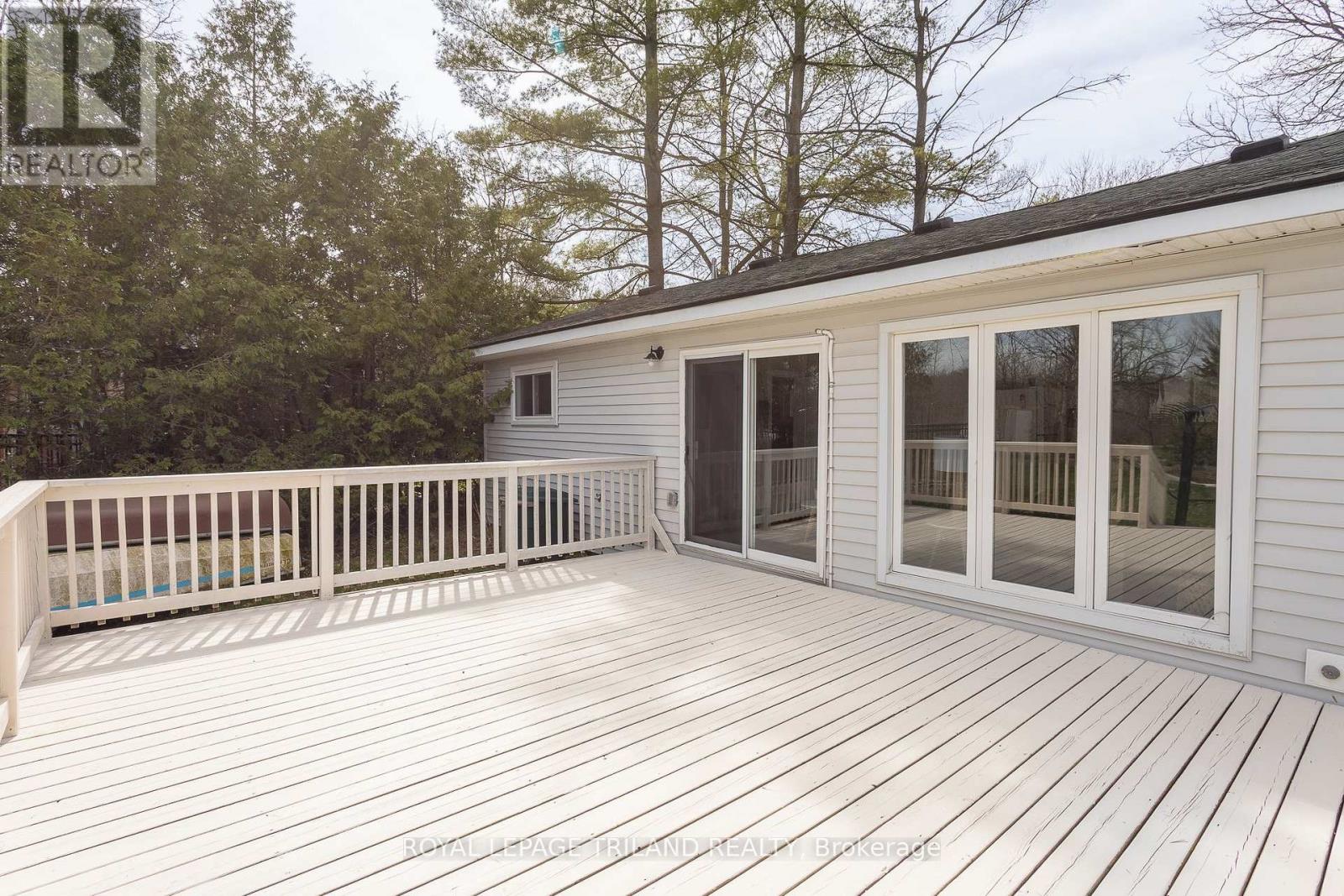 20927 Lakeside Drive, Thames Centre, Ontario  N0L 2P0 - Photo 18 - X12950984