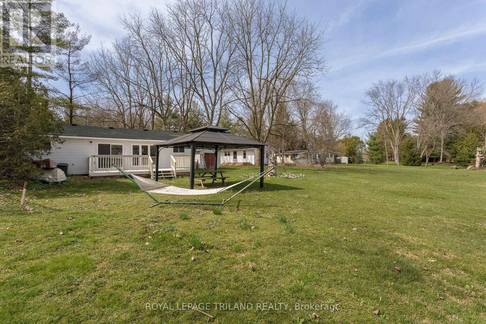 20927 Lakeside Drive, Thames Centre, Ontario  N0L 2P0 - Photo 22 - X12950984