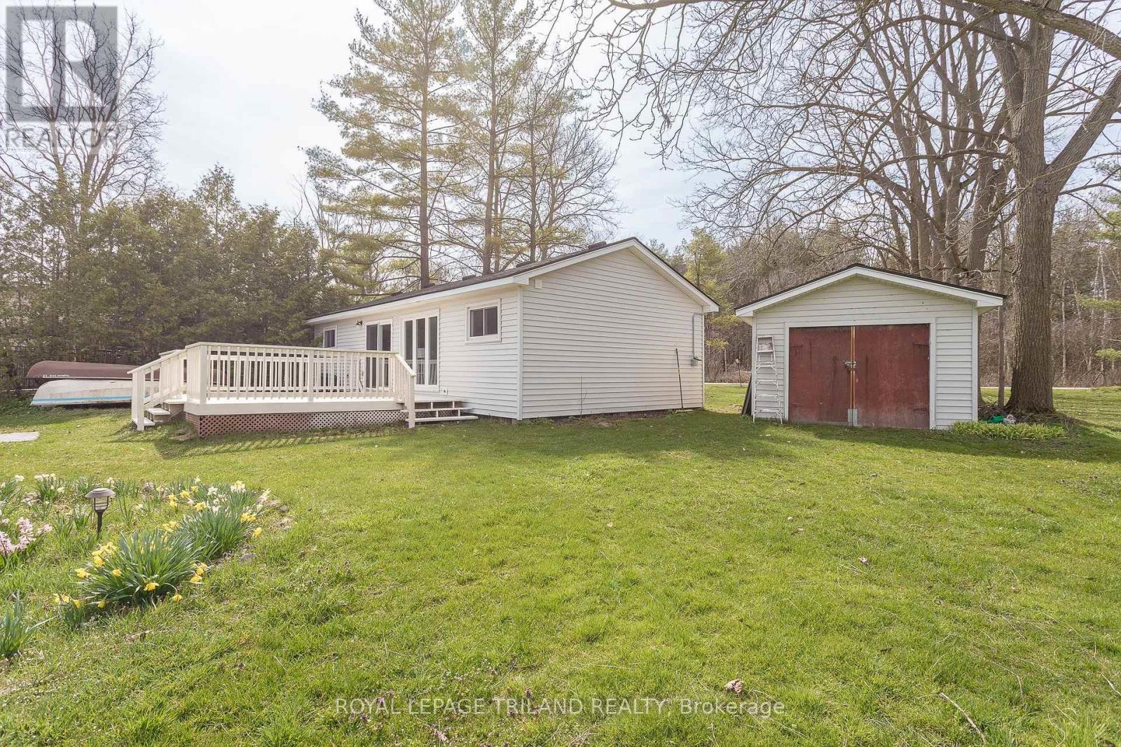 20927 Lakeside Drive, Thames Centre, Ontario  N0L 2P0 - Photo 26 - X12950984