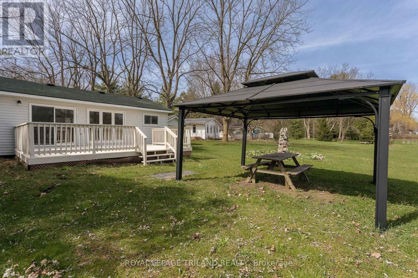 20927 Lakeside Drive, Thames Centre, Ontario  N0L 2P0 - Photo 28 - X12950984
