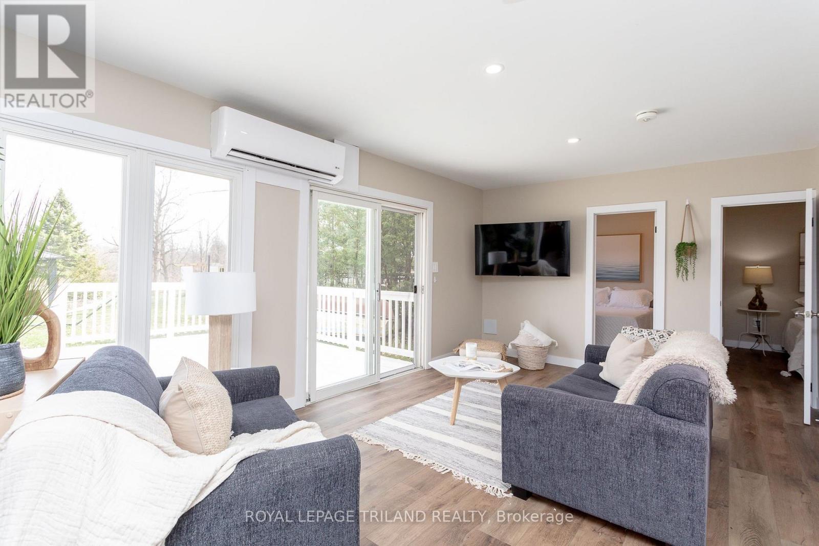 20927 Lakeside Drive, Thames Centre, Ontario  N0L 2P0 - Photo 5 - X12950984