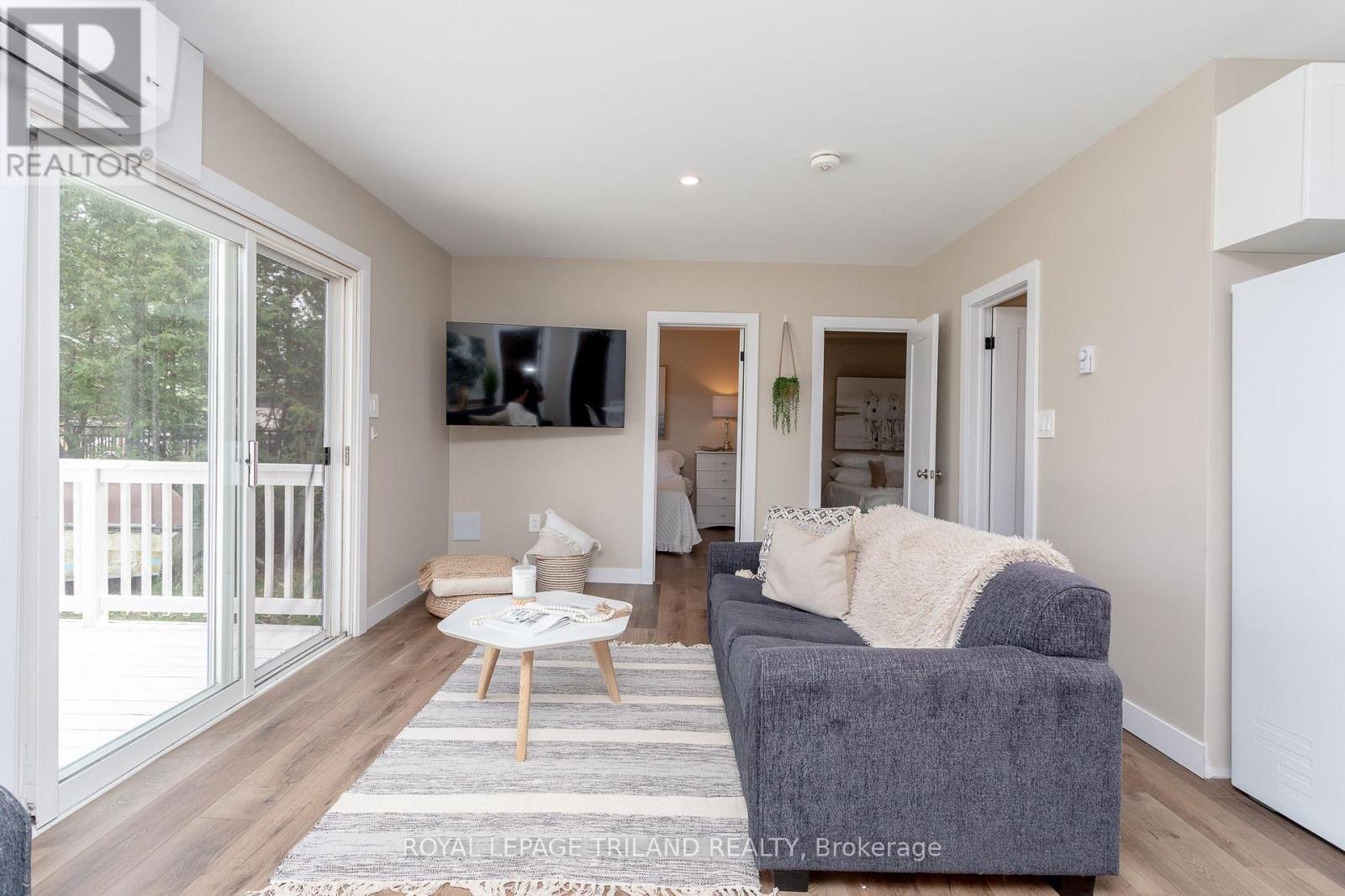 20927 Lakeside Drive, Thames Centre, Ontario  N0L 2P0 - Photo 6 - X12950984