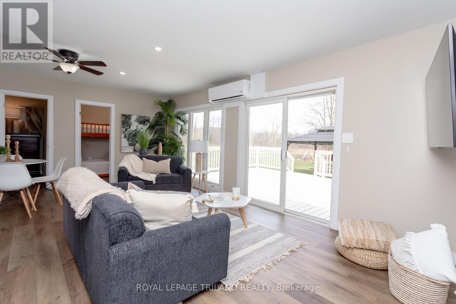 20927 Lakeside Drive, Thames Centre, Ontario  N0L 2P0 - Photo 7 - X12950984
