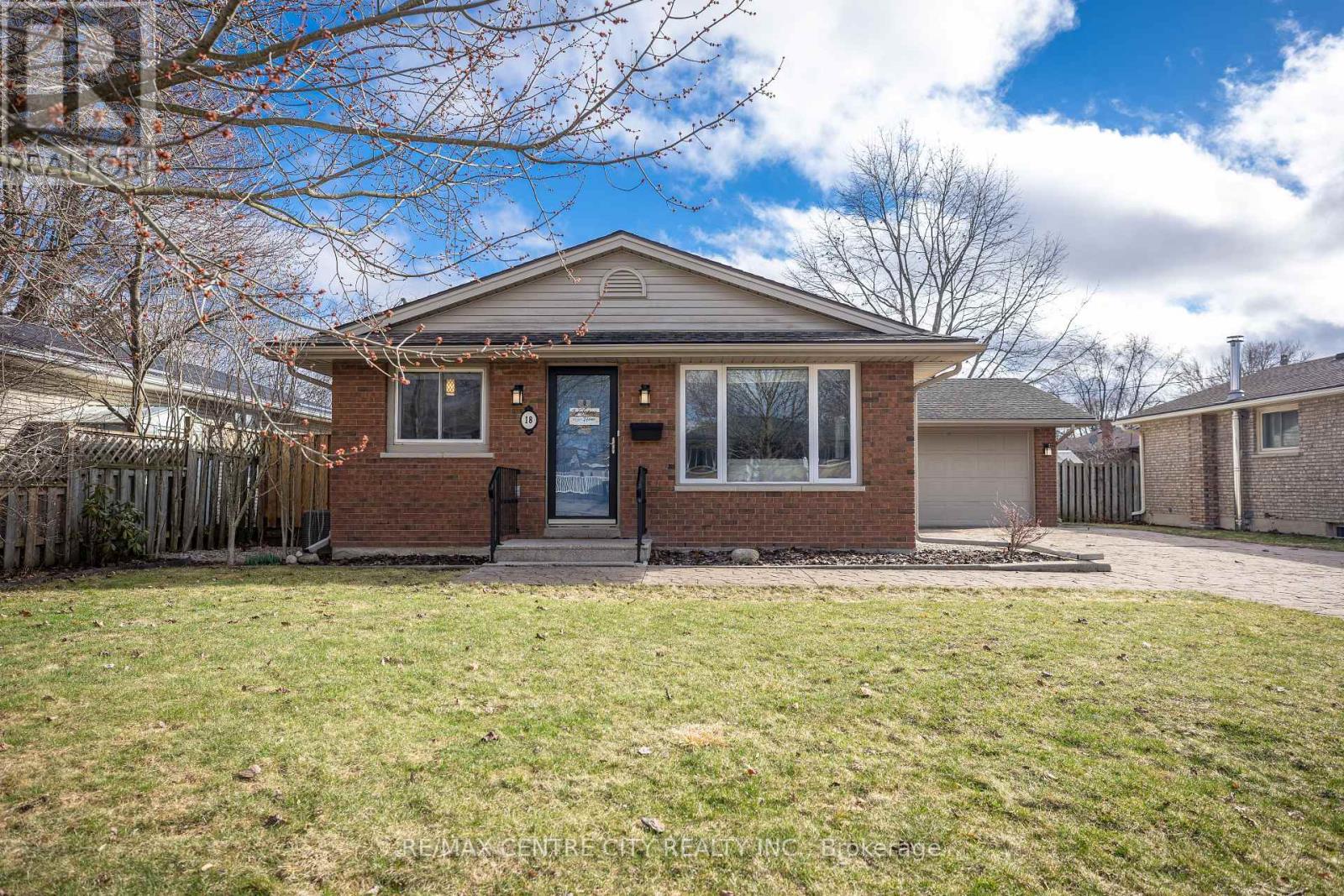 18 Highview Drive, St. Thomas, Ontario  N5R 5E8 - Photo 3 - X12951068