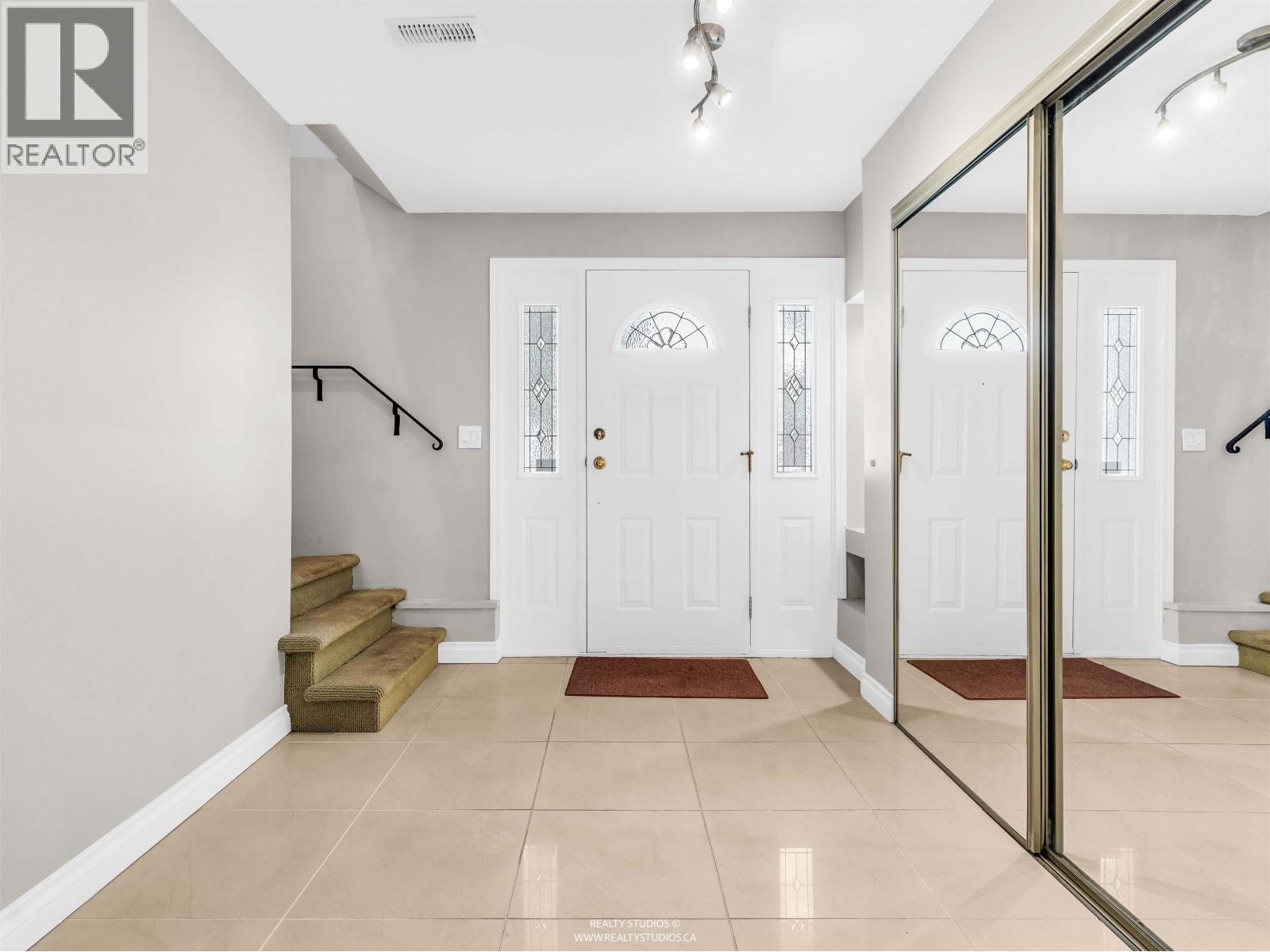 6431 Nanika Crescent, Richmond, British Columbia  V7C 2W6 - Photo 2 - R3105239