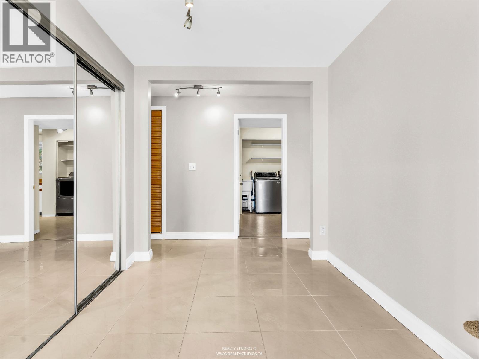 6431 Nanika Crescent, Richmond, British Columbia  V7C 2W6 - Photo 3 - R3105239