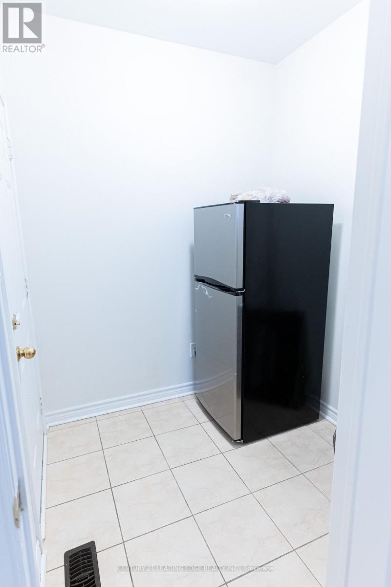 27 Mantz Crescent, Whitby, Ontario  L1R 0L3 - Photo 35 - E12936226