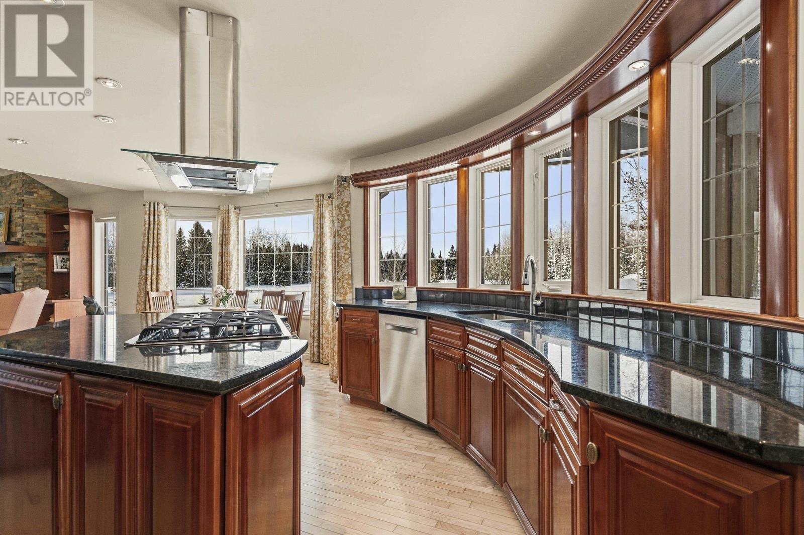 1866 Oliver Rd, Thunder Bay, Ontario  P7G 1P1 - Photo 18 - TB2600302