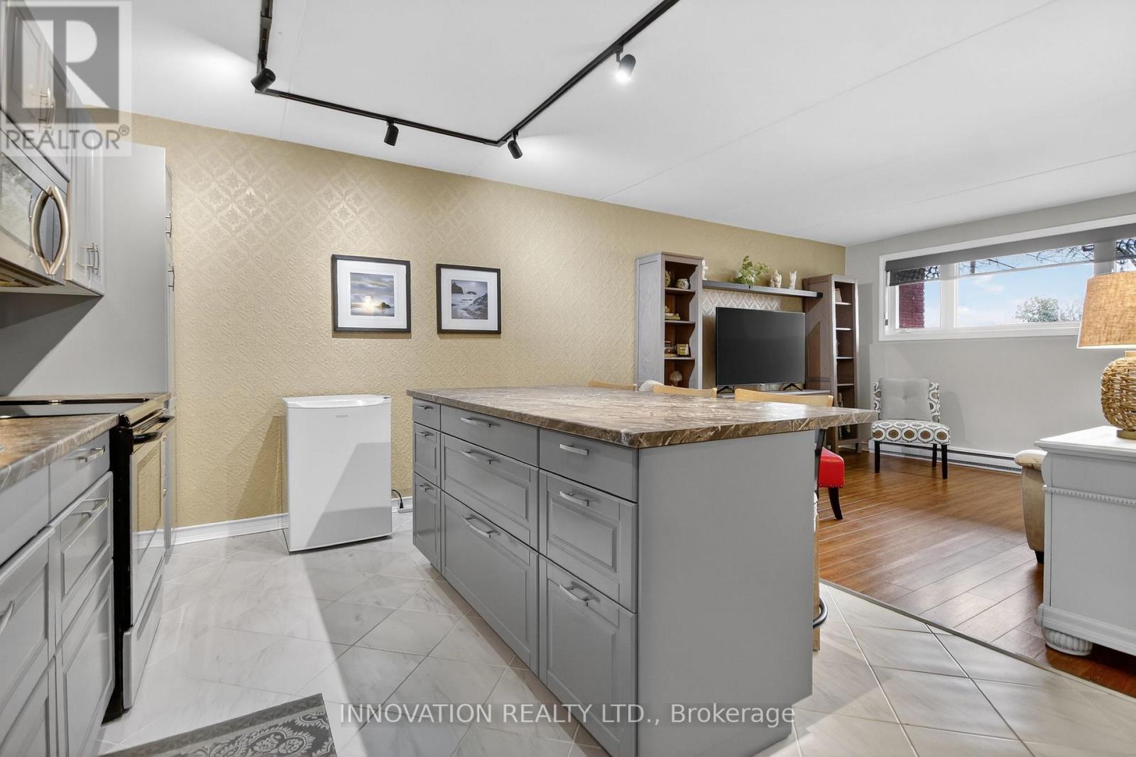 8 - 15 Findlay Avenue, Carleton Place, Ontario  K7C 4A2 - Photo 5 - X12950938