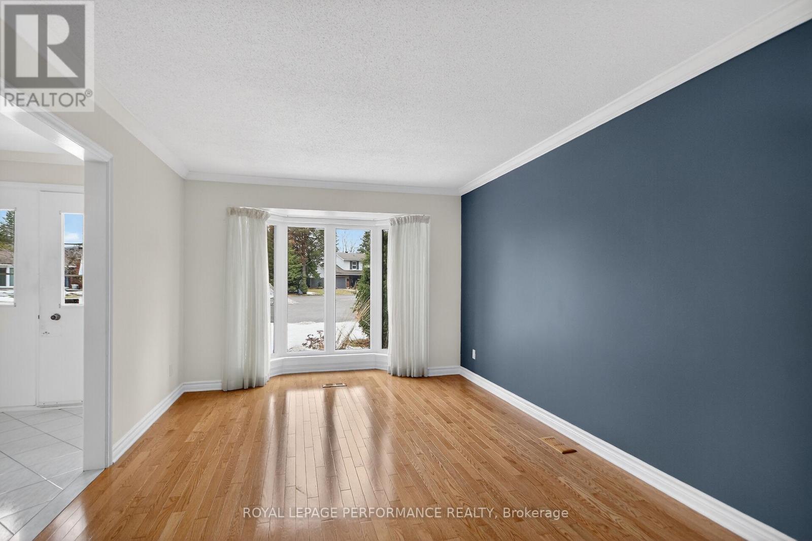 15 Hallowell Court, Ottawa, Ontario  K2H 8N4 - Photo 10 - X12951026