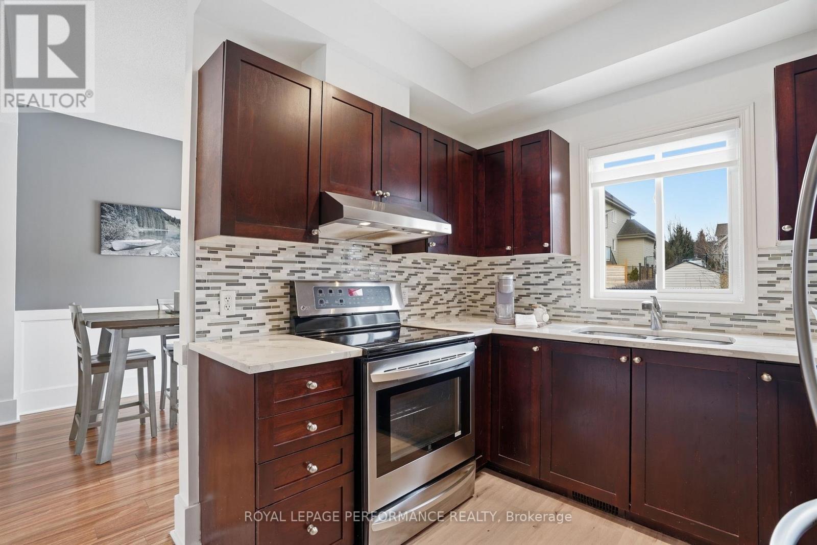 420 Crystal Court, Clarence-Rockland, Ontario  K4K 0A1 - Photo 3 - X12951154