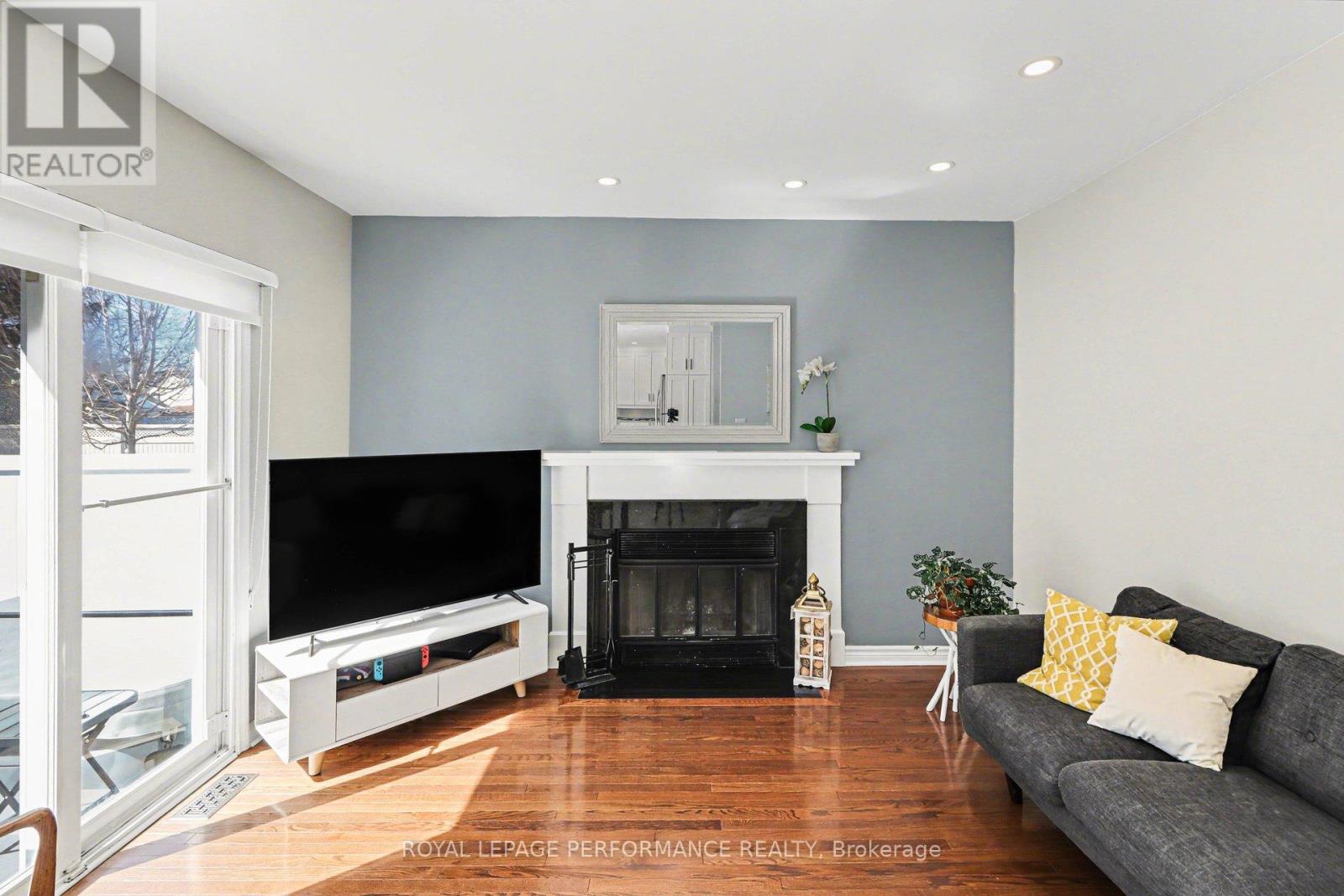 6722 Tooney Drive, Ottawa, Ontario  K1C 6R4 - Photo 3 - X12951248