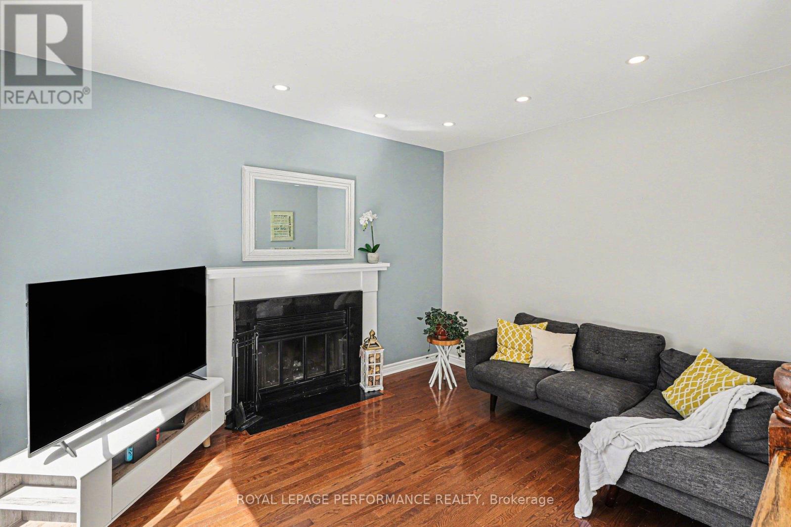 6722 Tooney Drive, Ottawa, Ontario  K1C 6R4 - Photo 4 - X12951248