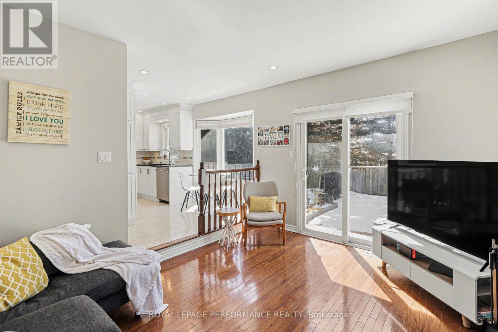 6722 Tooney Drive, Ottawa, Ontario  K1C 6R4 - Photo 5 - X12951248