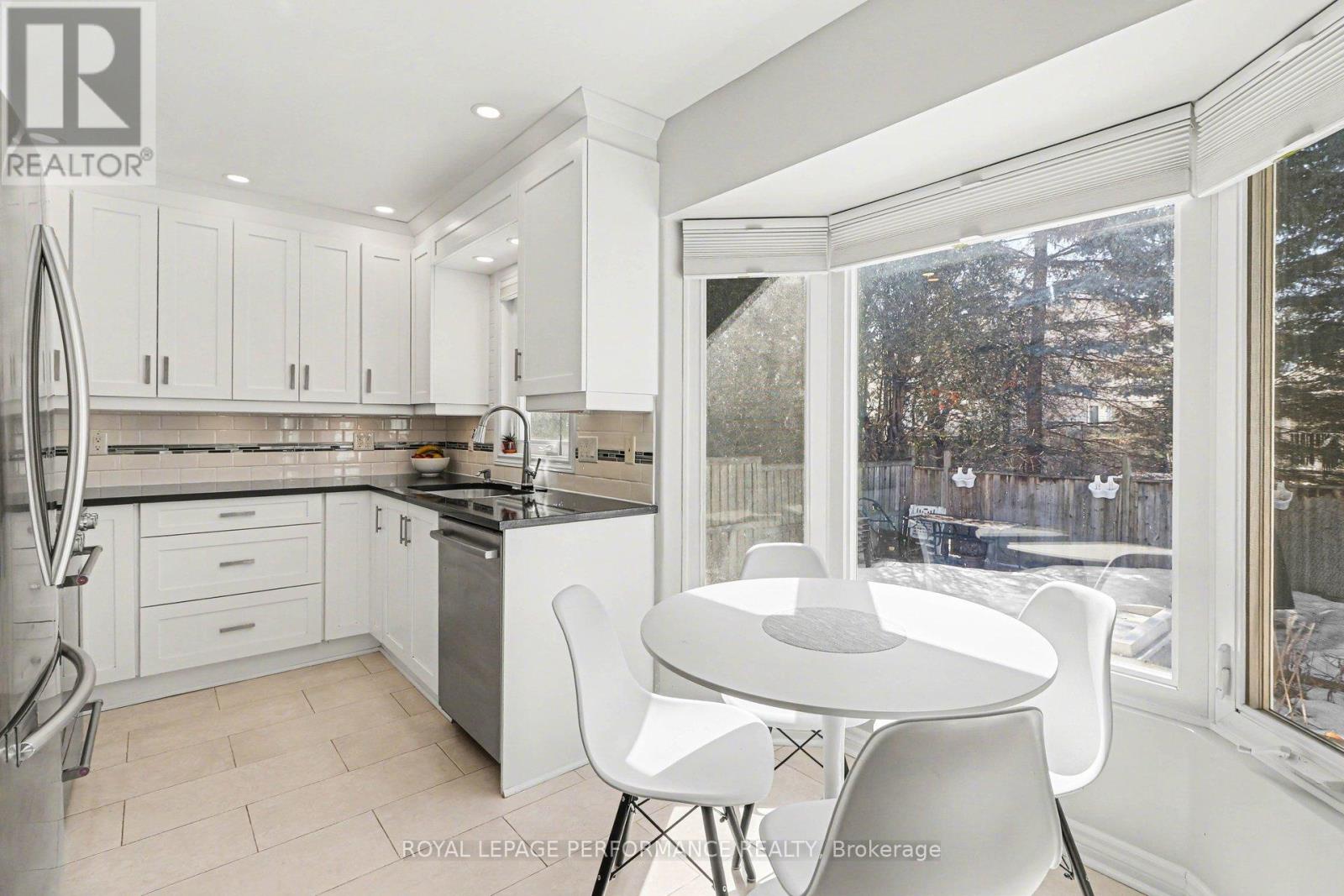 6722 Tooney Drive, Ottawa, Ontario  K1C 6R4 - Photo 6 - X12951248