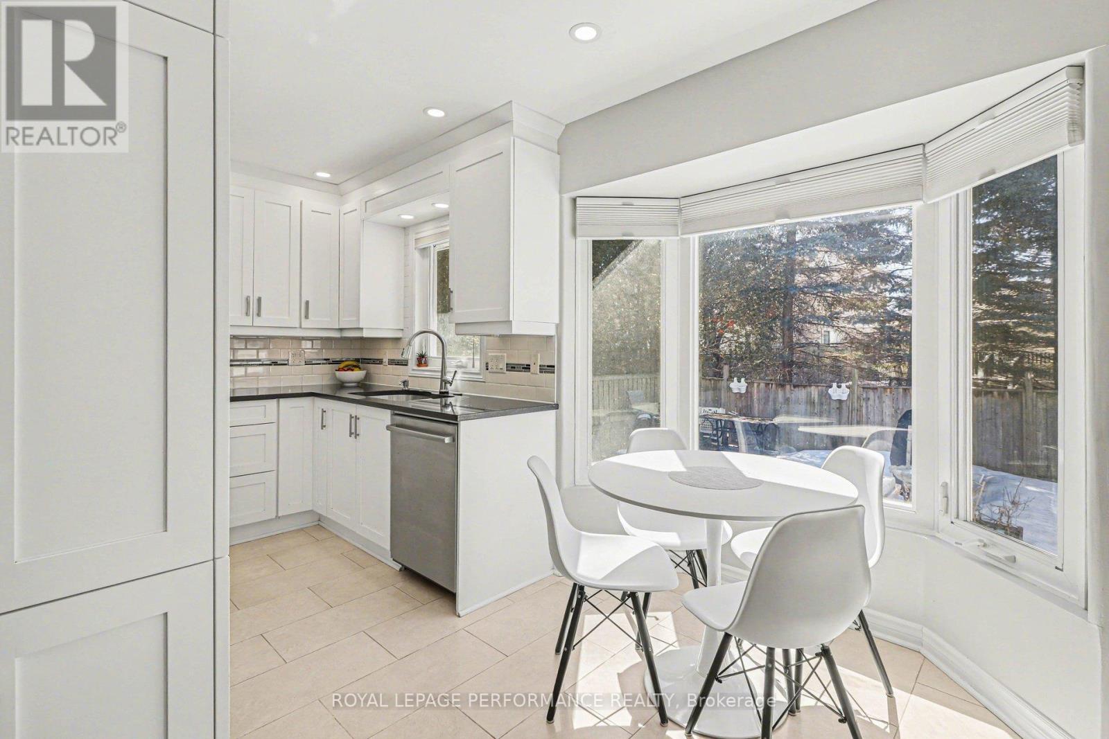 6722 Tooney Drive, Ottawa, Ontario  K1C 6R4 - Photo 8 - X12951248